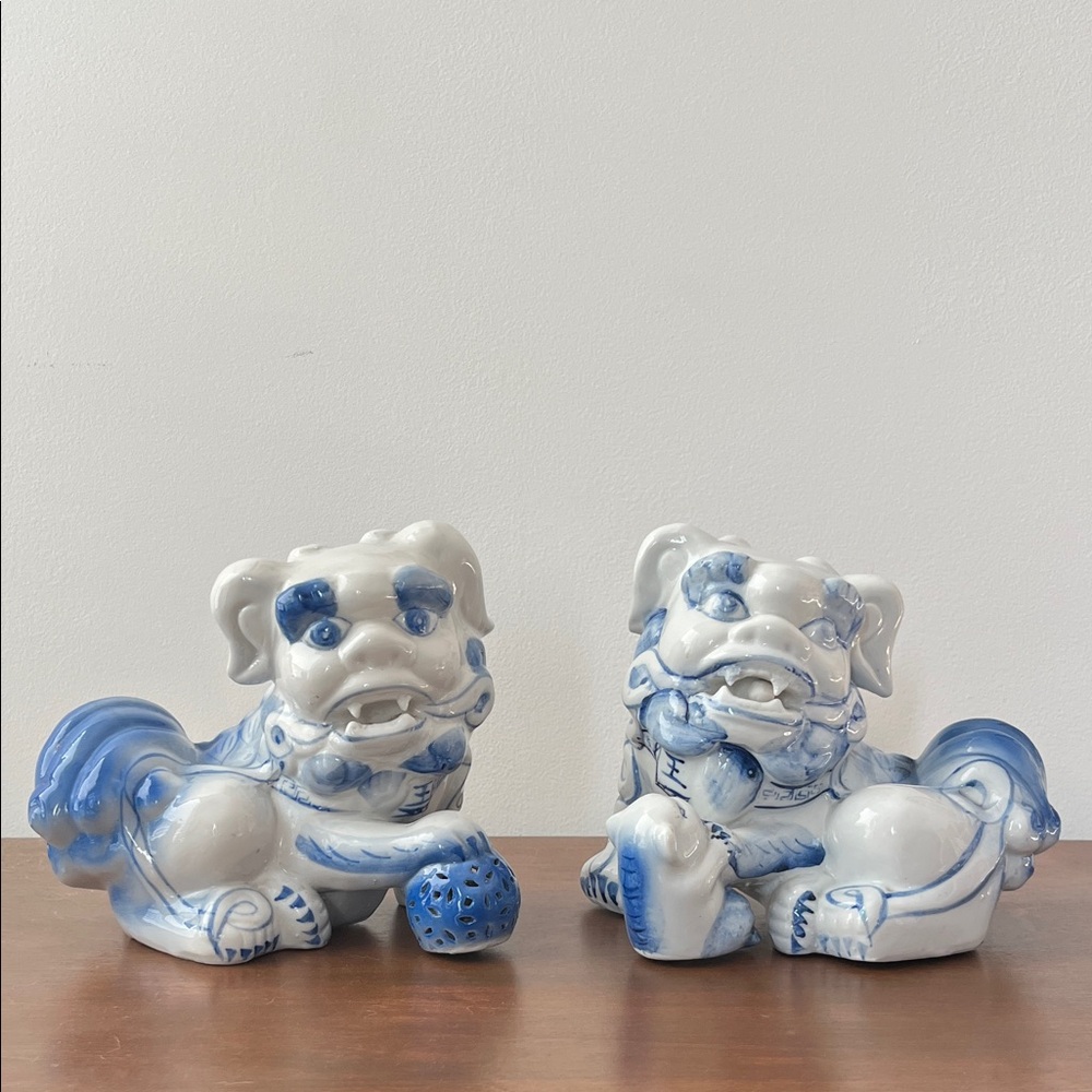 Pair of Foo (Fu) Dogs EUC